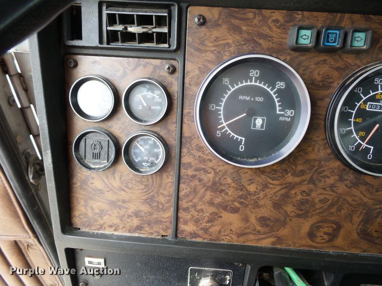 image for item DA0800 1988 Kenworth T800 box truck