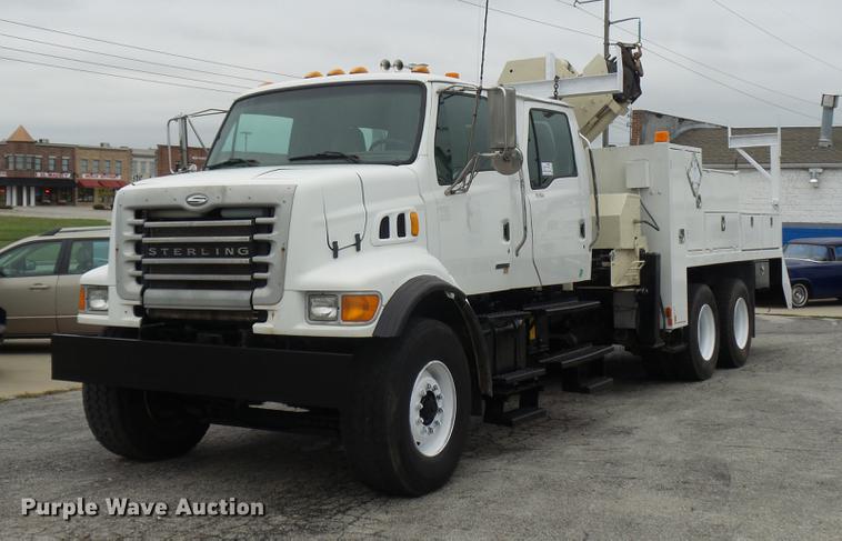 image for item DA0834 2004 Sterling L7500 crane truck