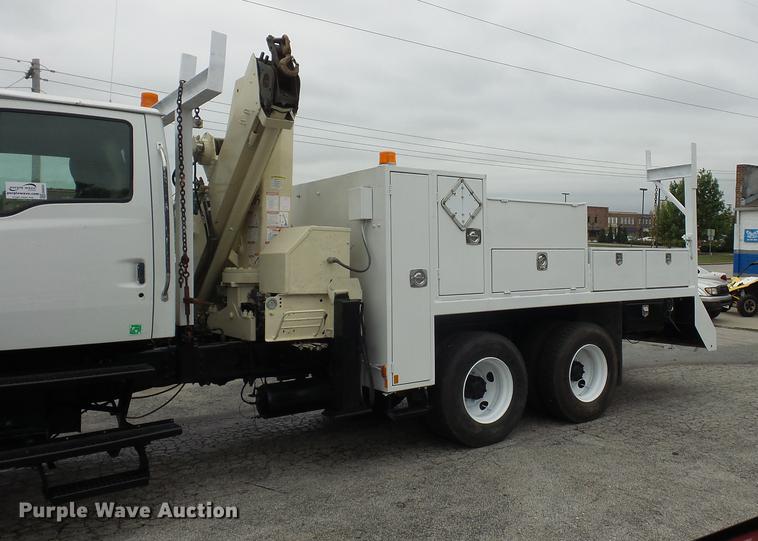 image for item DA0834 2004 Sterling L7500 crane truck