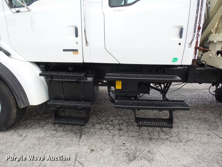 image for item DA0834 2004 Sterling L7500 crane truck