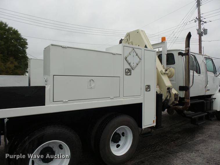 image for item DA0834 2004 Sterling L7500 crane truck