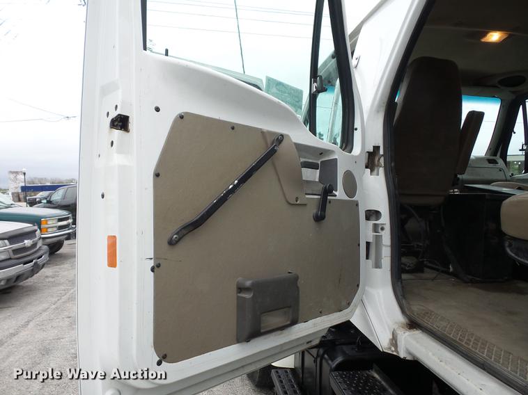 image for item DA0834 2004 Sterling L7500 crane truck