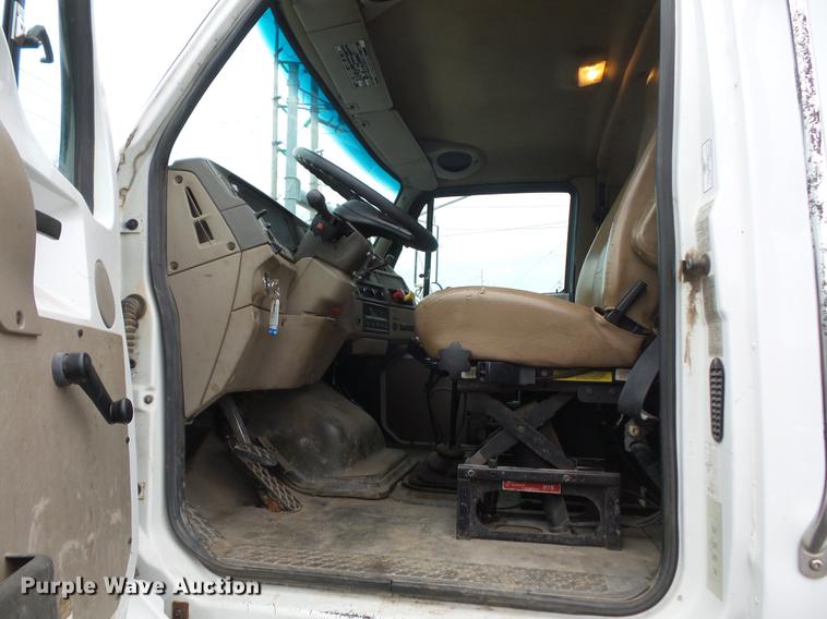 image for item DA0834 2004 Sterling L7500 crane truck