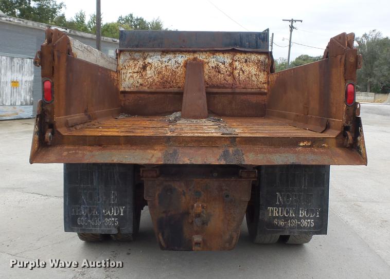 image for item DA0861 1992 International 4700 dump truck