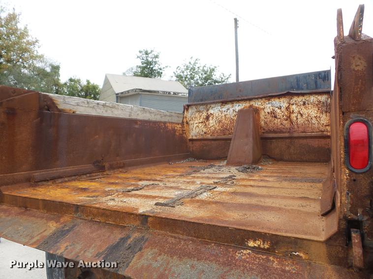 image for item DA0861 1992 International 4700 dump truck