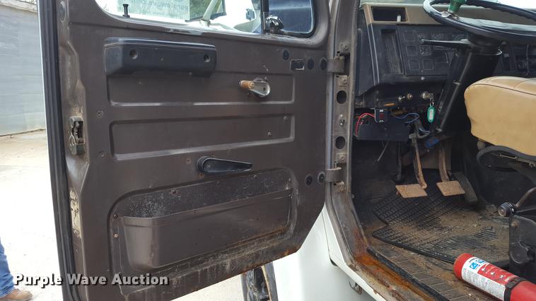 image for item DA0861 1992 International 4700 dump truck