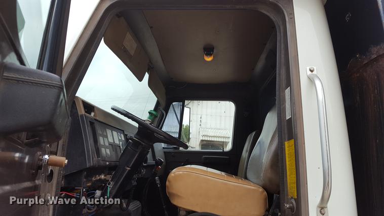 image for item DA0861 1992 International 4700 dump truck