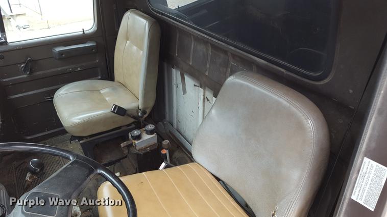 image for item DA0861 1992 International 4700 dump truck