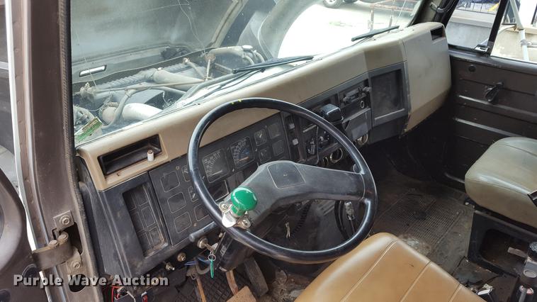 image for item DA0861 1992 International 4700 dump truck