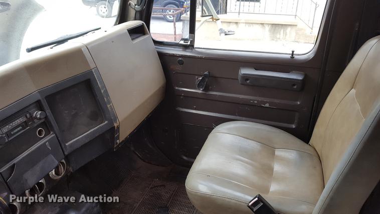 image for item DA0861 1992 International 4700 dump truck