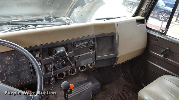 image for item DA0861 1992 International 4700 dump truck