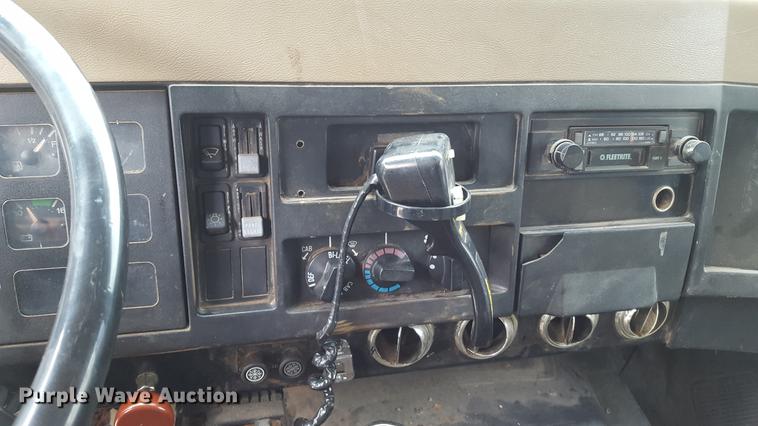 image for item DA0861 1992 International 4700 dump truck