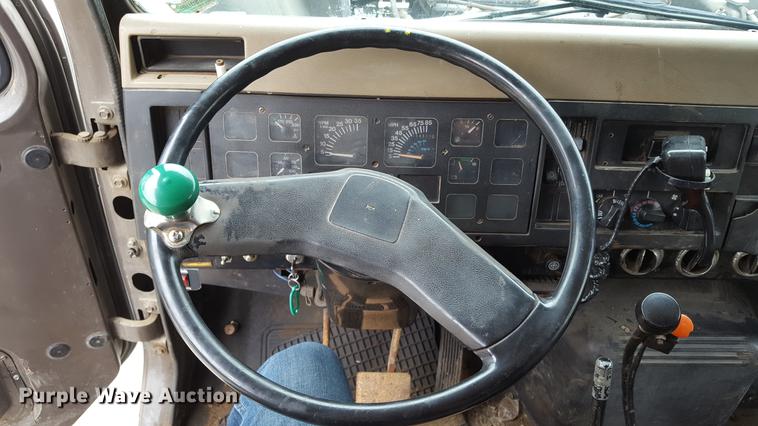 image for item DA0861 1992 International 4700 dump truck