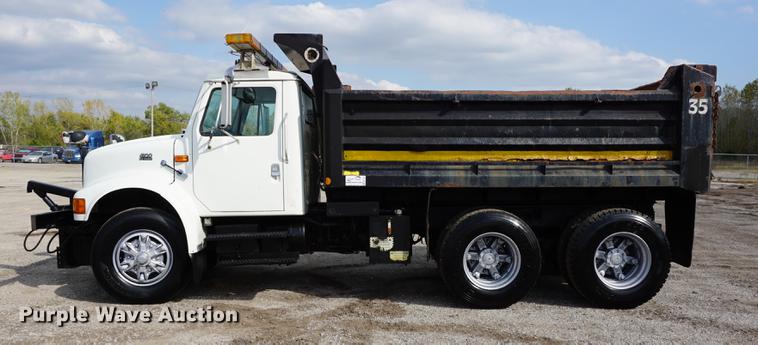 image for item DA1263 2000 International F4900 dump truck