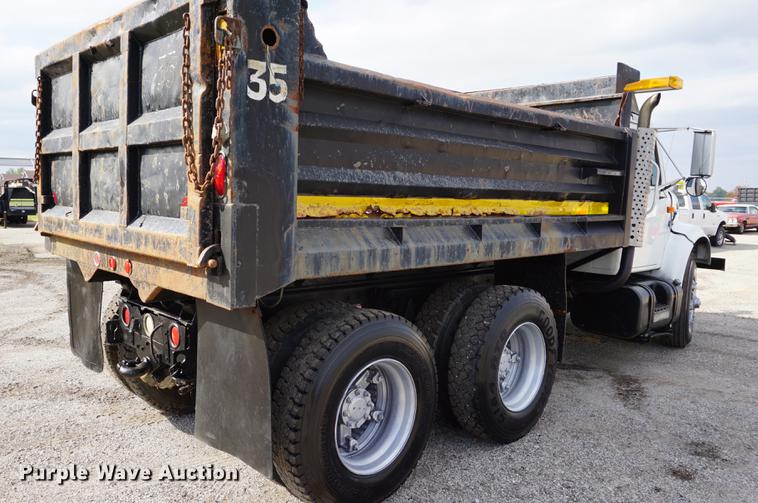 image for item DA1263 2000 International F4900 dump truck