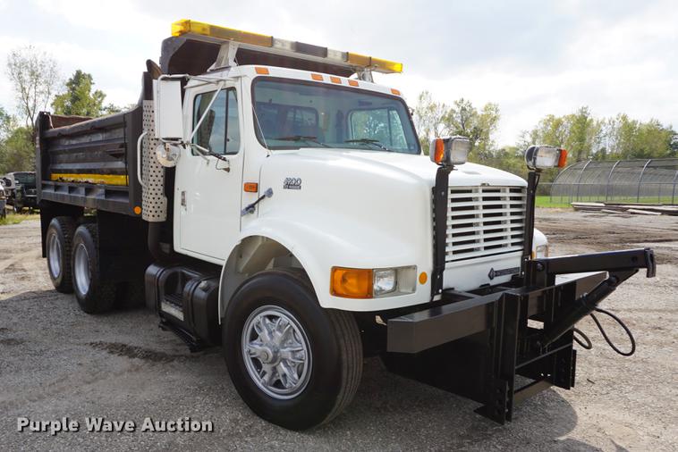 image for item DA1263 2000 International F4900 dump truck