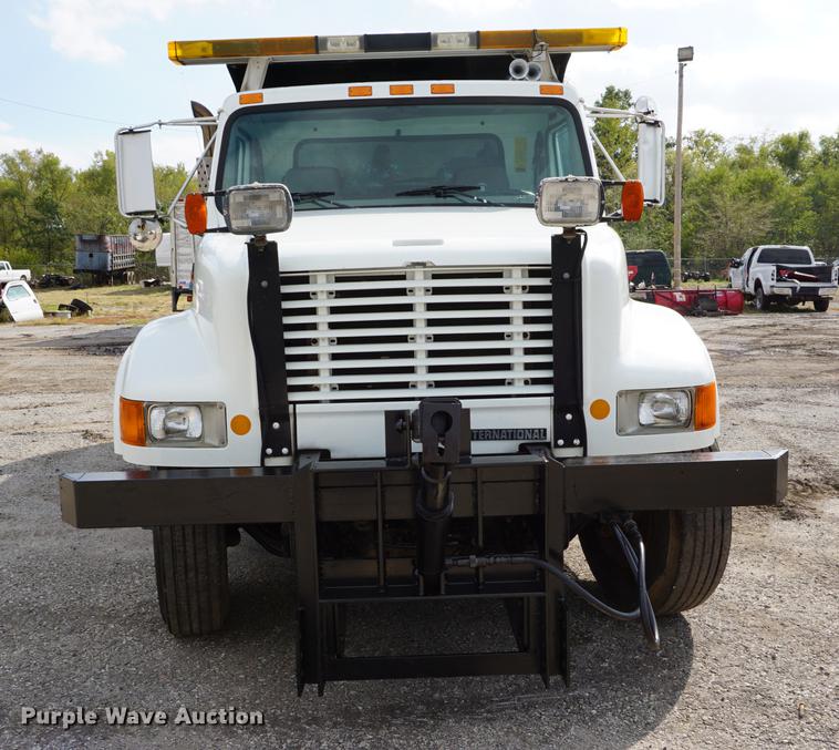 image for item DA1263 2000 International F4900 dump truck