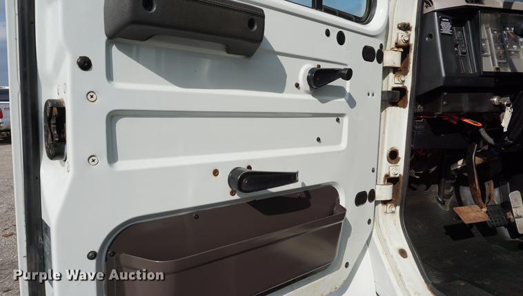 image for item DA1263 2000 International F4900 dump truck