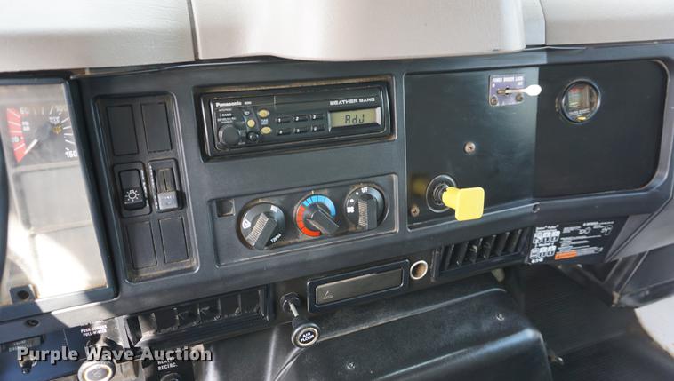 image for item DA1263 2000 International F4900 dump truck