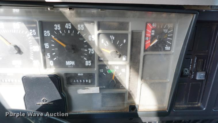 image for item DA1263 2000 International F4900 dump truck