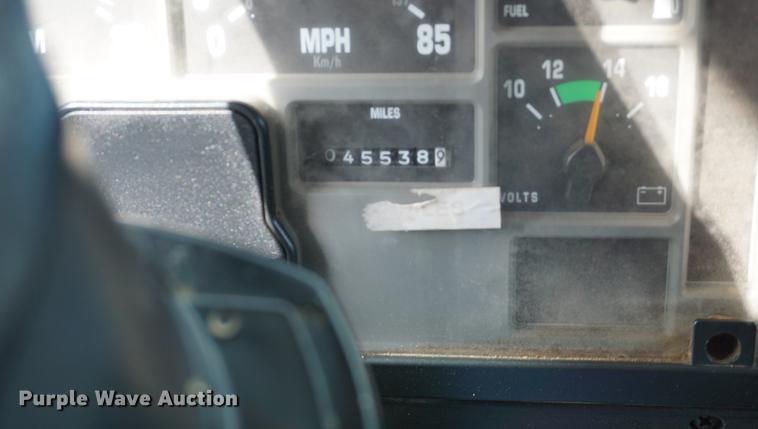 image for item DA1263 2000 International F4900 dump truck