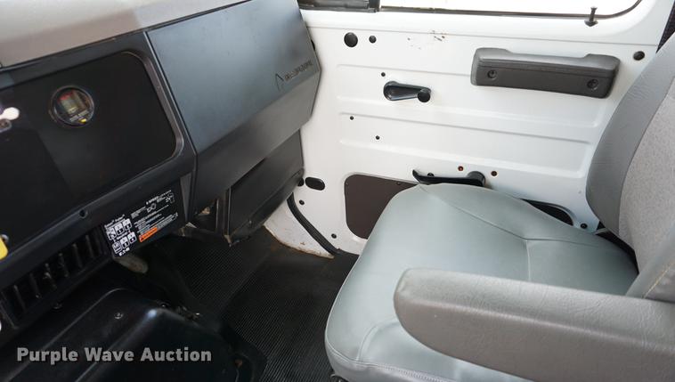 image for item DA1263 2000 International F4900 dump truck