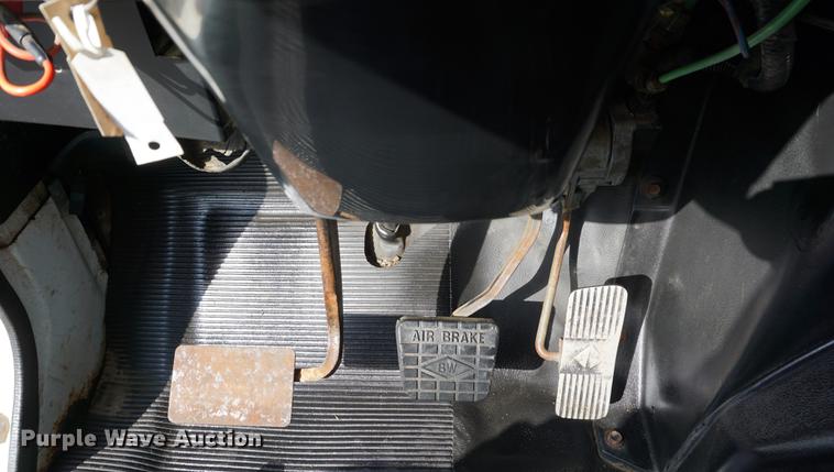 image for item DA1263 2000 International F4900 dump truck