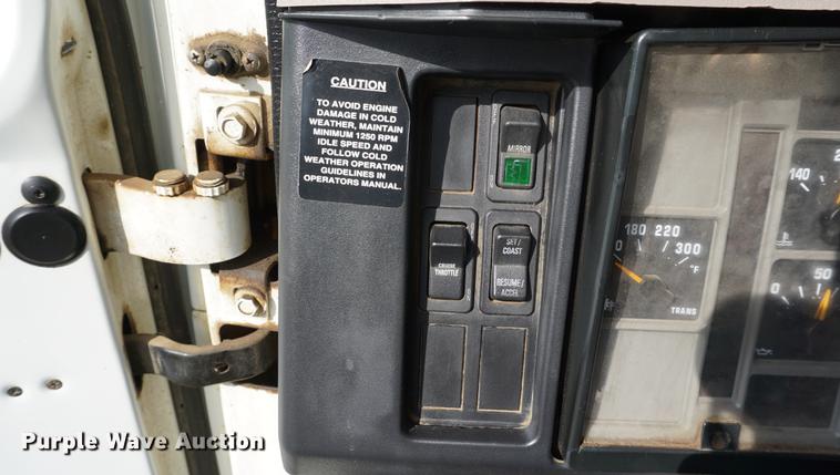 image for item DA1263 2000 International F4900 dump truck