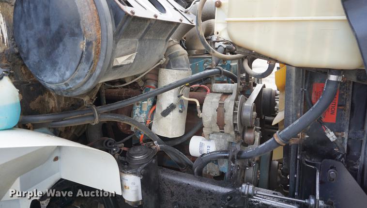 image for item DA1263 2000 International F4900 dump truck