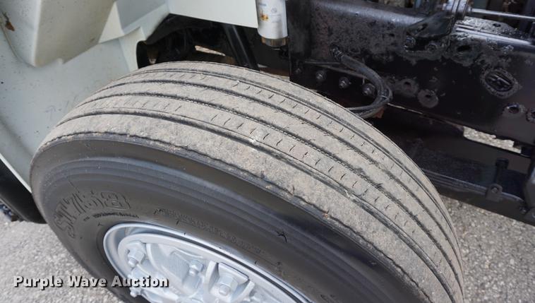 image for item DA1263 2000 International F4900 dump truck