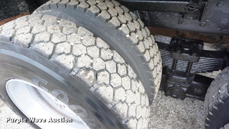 image for item DA1263 2000 International F4900 dump truck