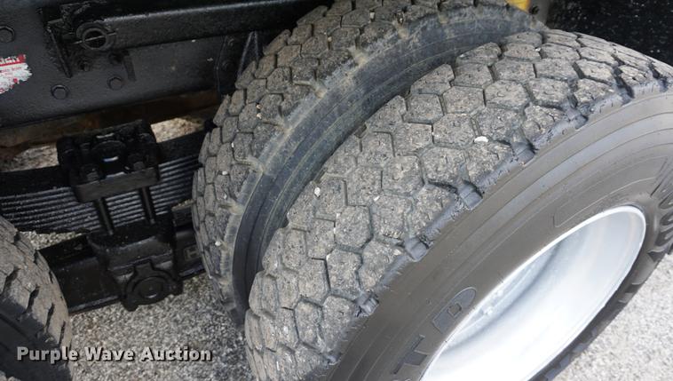 image for item DA1263 2000 International F4900 dump truck