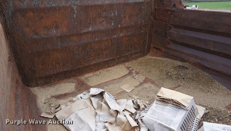 image for item DA1263 2000 International F4900 dump truck