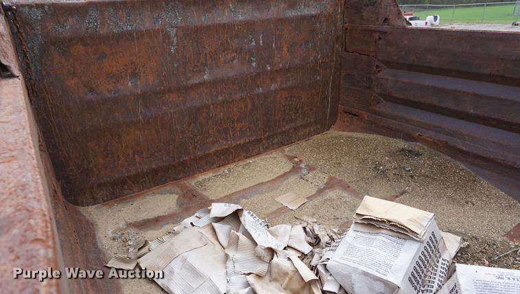 image for item DA1263 2000 International F4900 dump truck