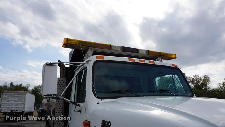 image for item DA1263 2000 International F4900 dump truck