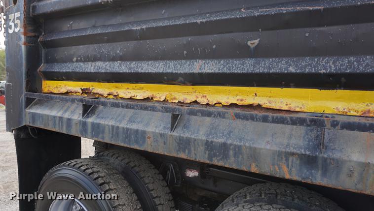 image for item DA1263 2000 International F4900 dump truck