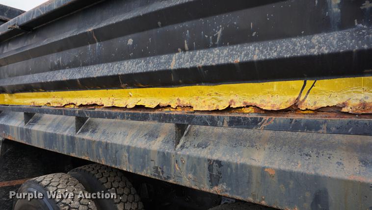 image for item DA1263 2000 International F4900 dump truck