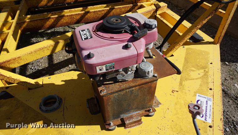 image for item DA1266 2006 Sweetwater line tamer trailer