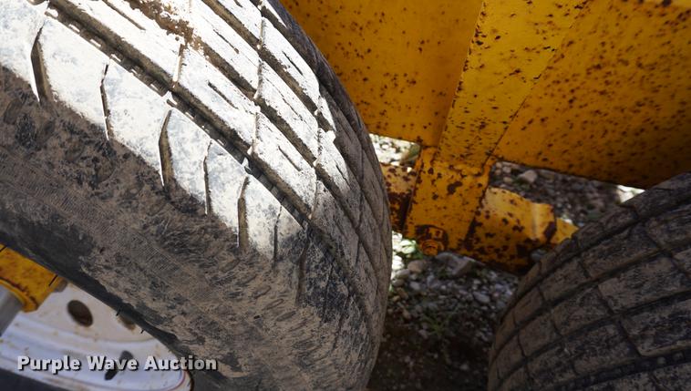 image for item DA1266 2006 Sweetwater line tamer trailer