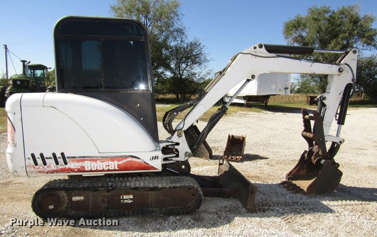 image for item DA3184 2002 Bobcat 331D compact excavator