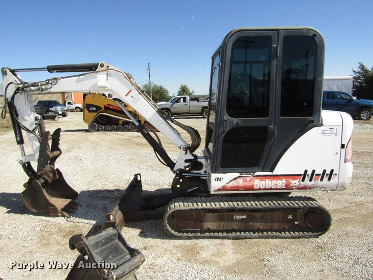 image for item DA3184 2002 Bobcat 331D compact excavator