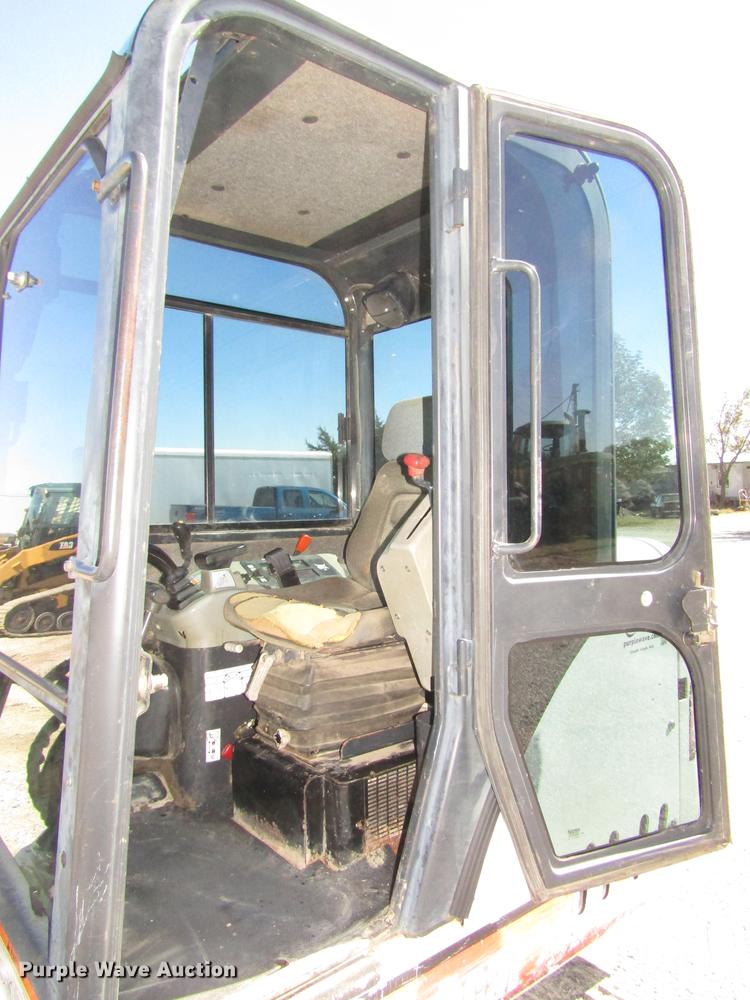 image for item DA3184 2002 Bobcat 331D compact excavator