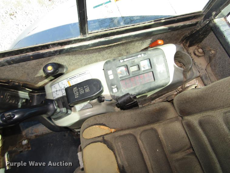 image for item DA3184 2002 Bobcat 331D compact excavator