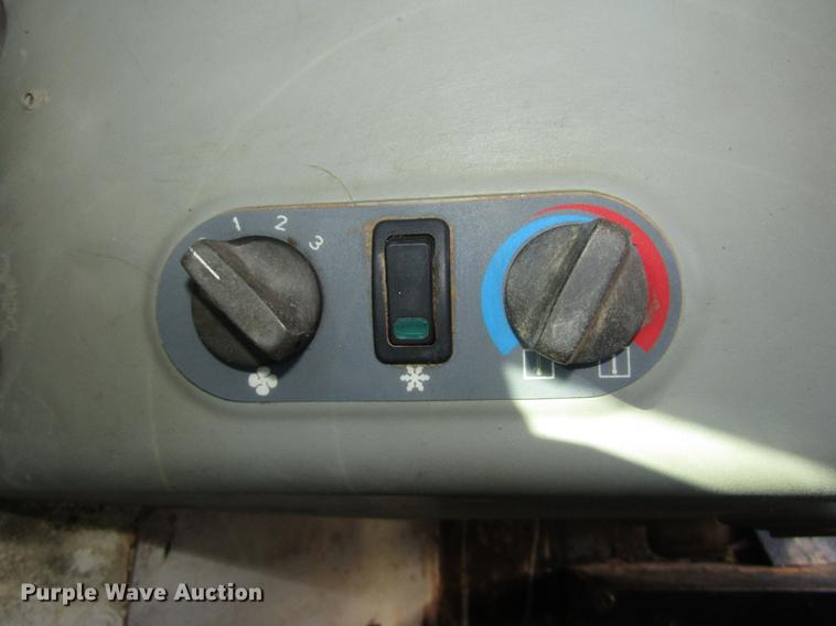 image for item DA3184 2002 Bobcat 331D compact excavator