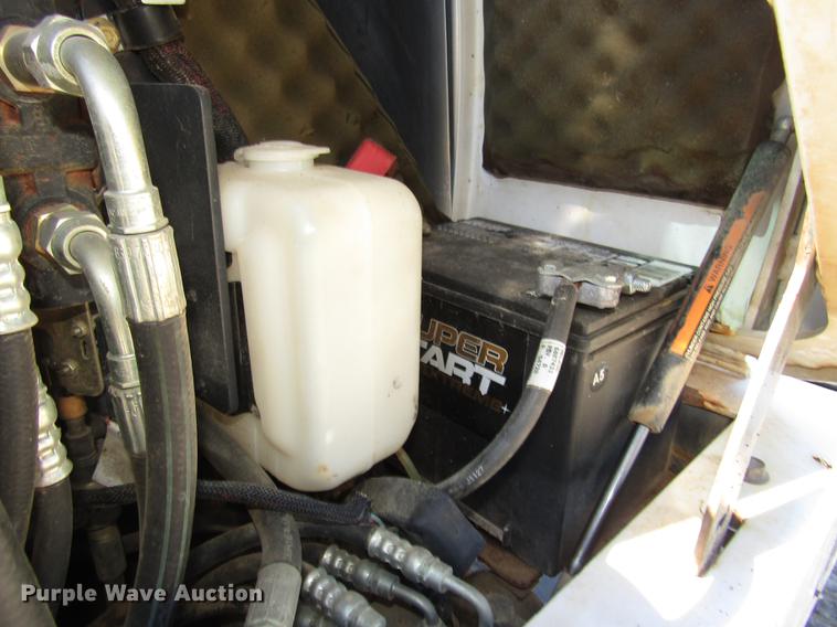 image for item DA3184 2002 Bobcat 331D compact excavator