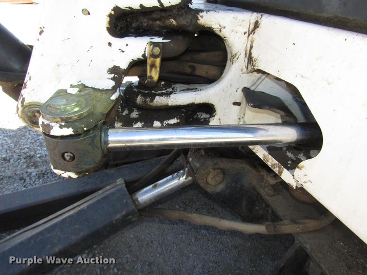 image for item DA3184 2002 Bobcat 331D compact excavator