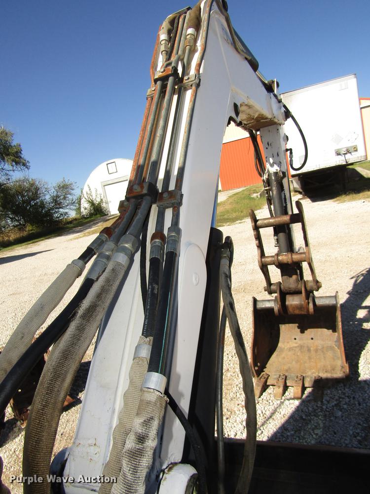 image for item DA3184 2002 Bobcat 331D compact excavator