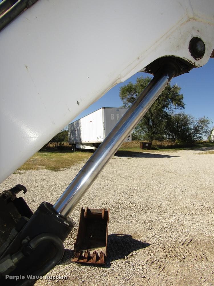 image for item DA3184 2002 Bobcat 331D compact excavator