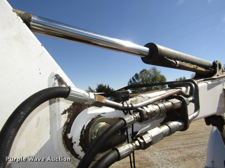 image for item DA3184 2002 Bobcat 331D compact excavator