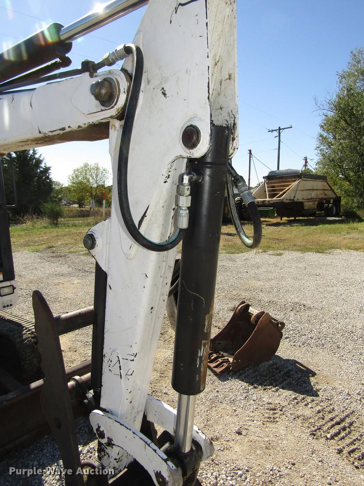 image for item DA3184 2002 Bobcat 331D compact excavator